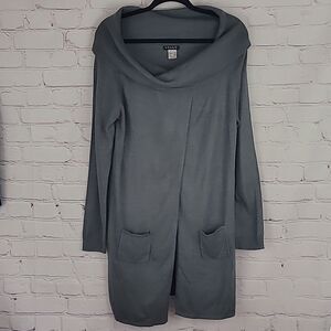 Venus Gray Long Sleeve Cowl Neck Open Front Sweater/ Poncho. Size Medium.